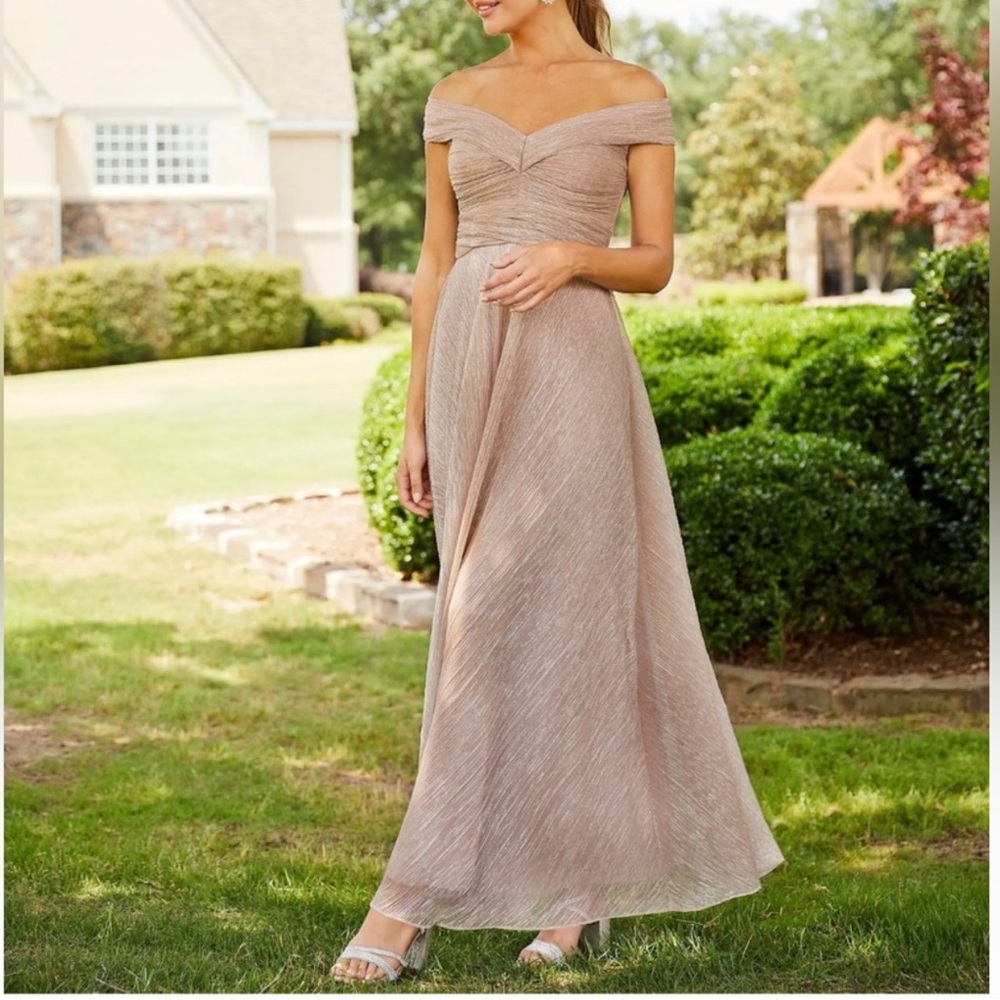 Betsy & Adam Crinkle Off‑Shoulder Gown Champagne Size 10 NWT Ruched Formal Maxi